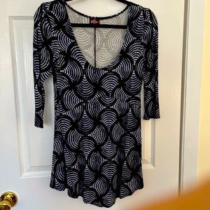 Salaam Scoop Neck Tunic top, navy, purple color,  pattern, Size XS, 3/4 sleeve